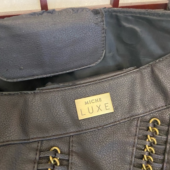 Miche Luxe shoulder bag showing wear - Picture 2 of 6